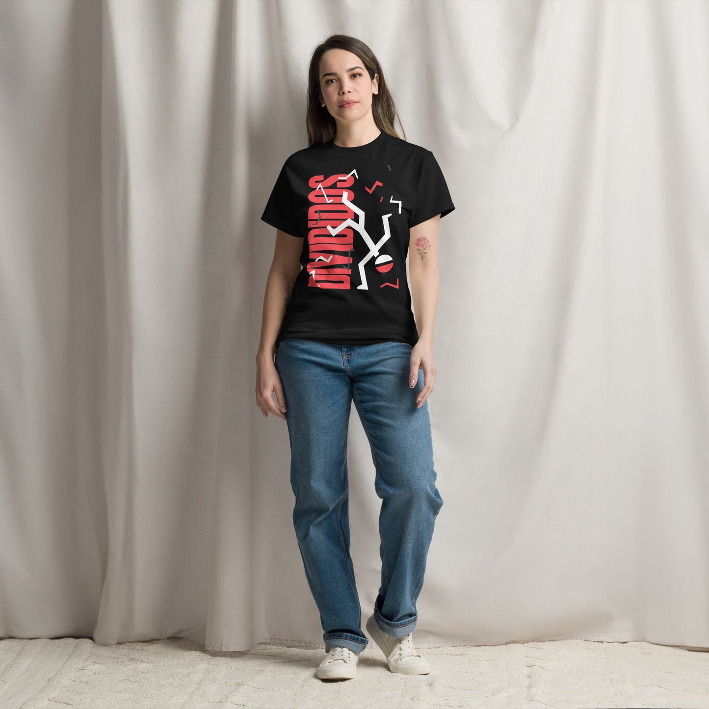 Divididos. Camiseta de Algodón 100% peinado. Corte Unisex. Negra. Opción 2. CAM2412.
