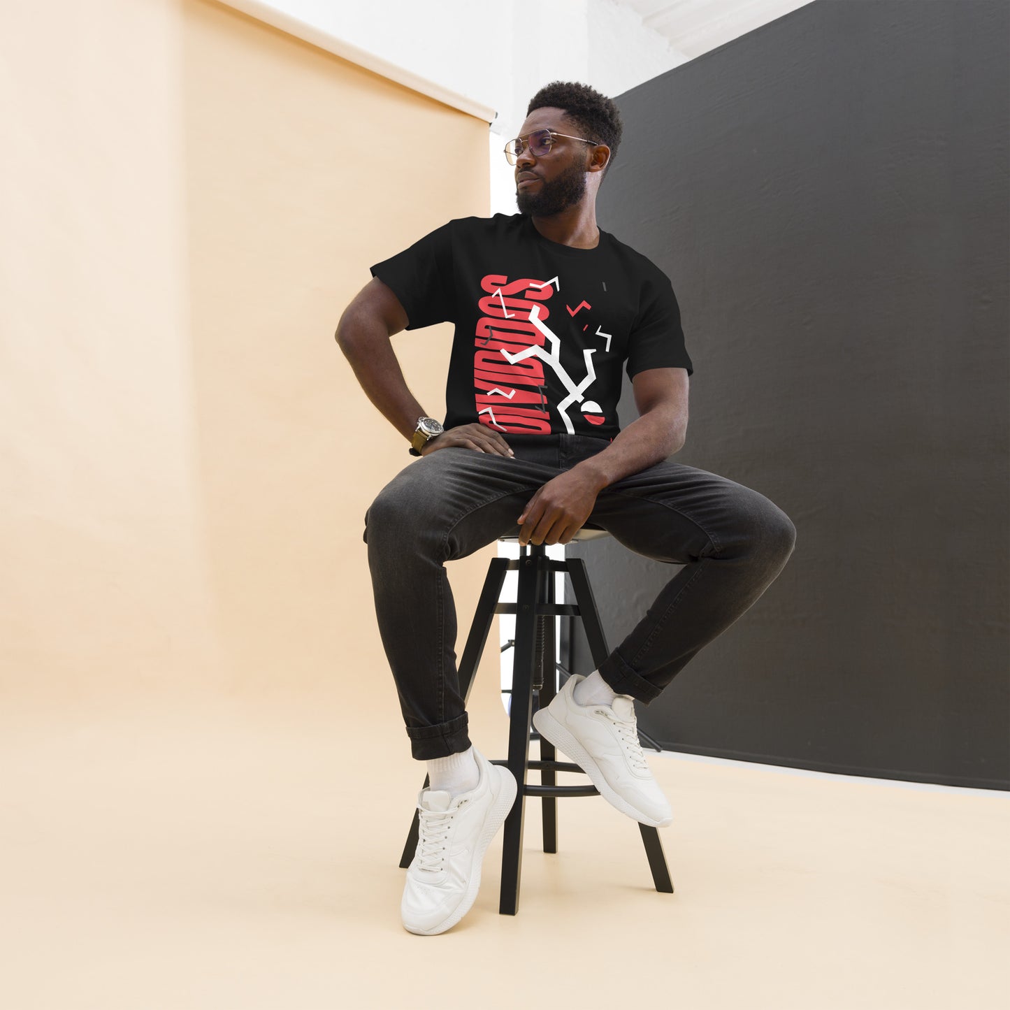 Divididos. Camiseta de Algodón 100% peinado. Corte Unisex. Negra. Opción 2. CAM2412.