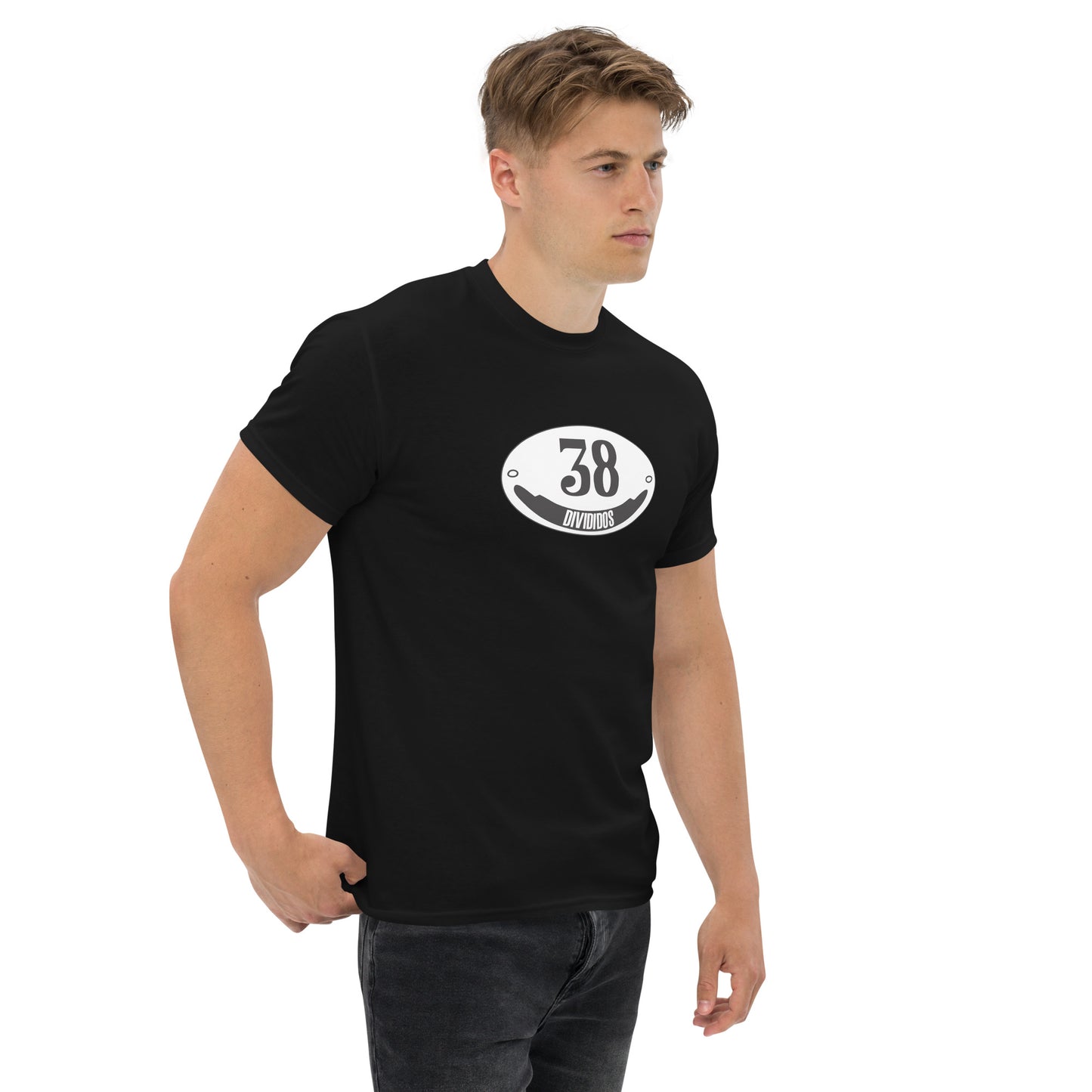 Divididos. Camiseta de Algodón 100% peinado. Estampado DTG. Corte Unisex. CAM2413.