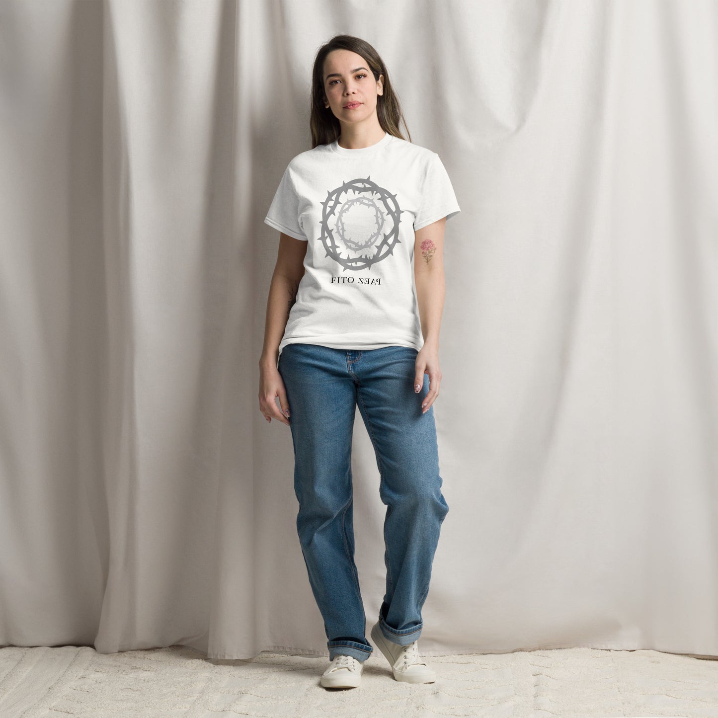 Fito Paez. El Sacrificio. Algodón 100%. Corte Unisex. Blanca y gris. CAM2817.