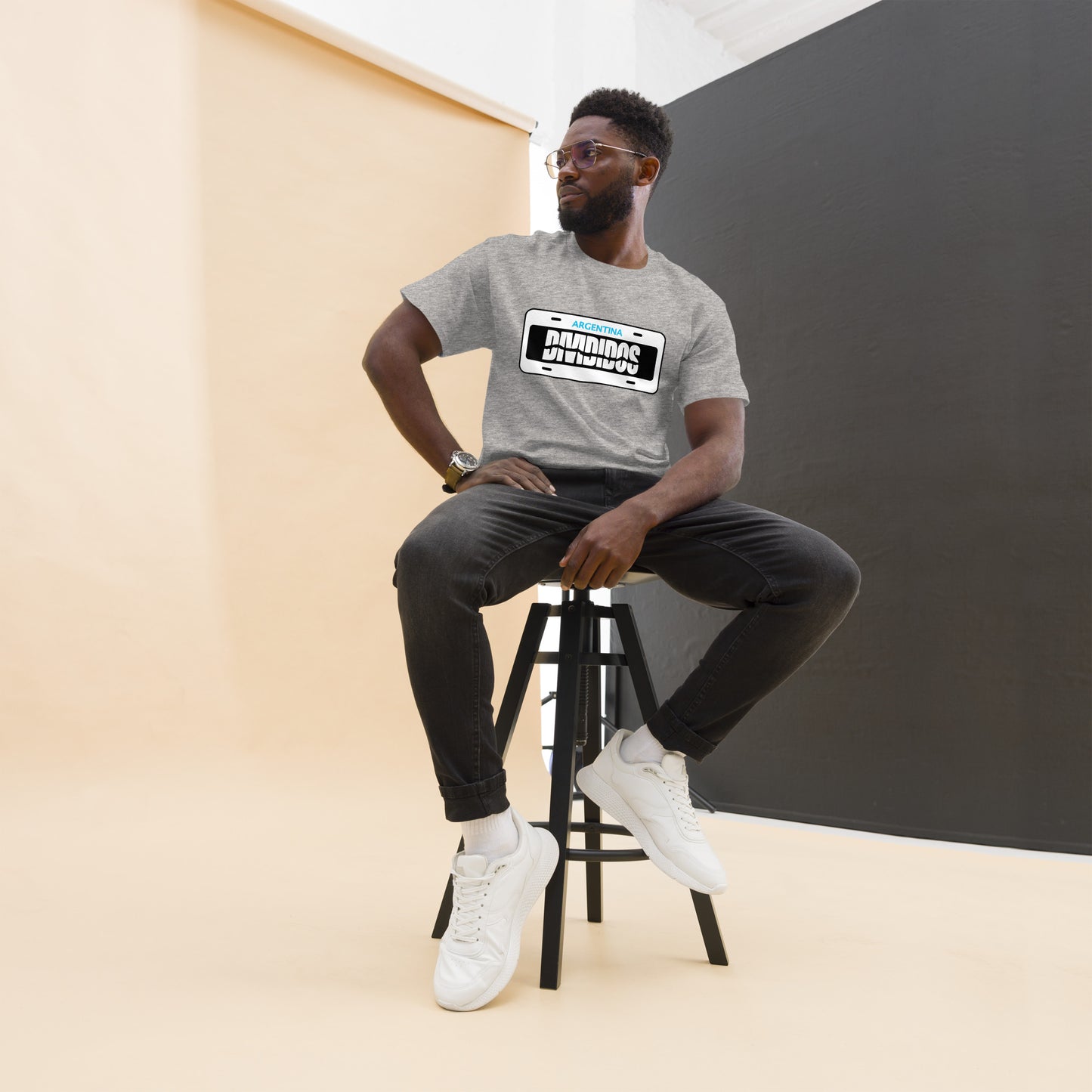 Divididos. Camiseta de Algodón 100% peinado. Corte Unisex. Opción 1. CAM3115.
