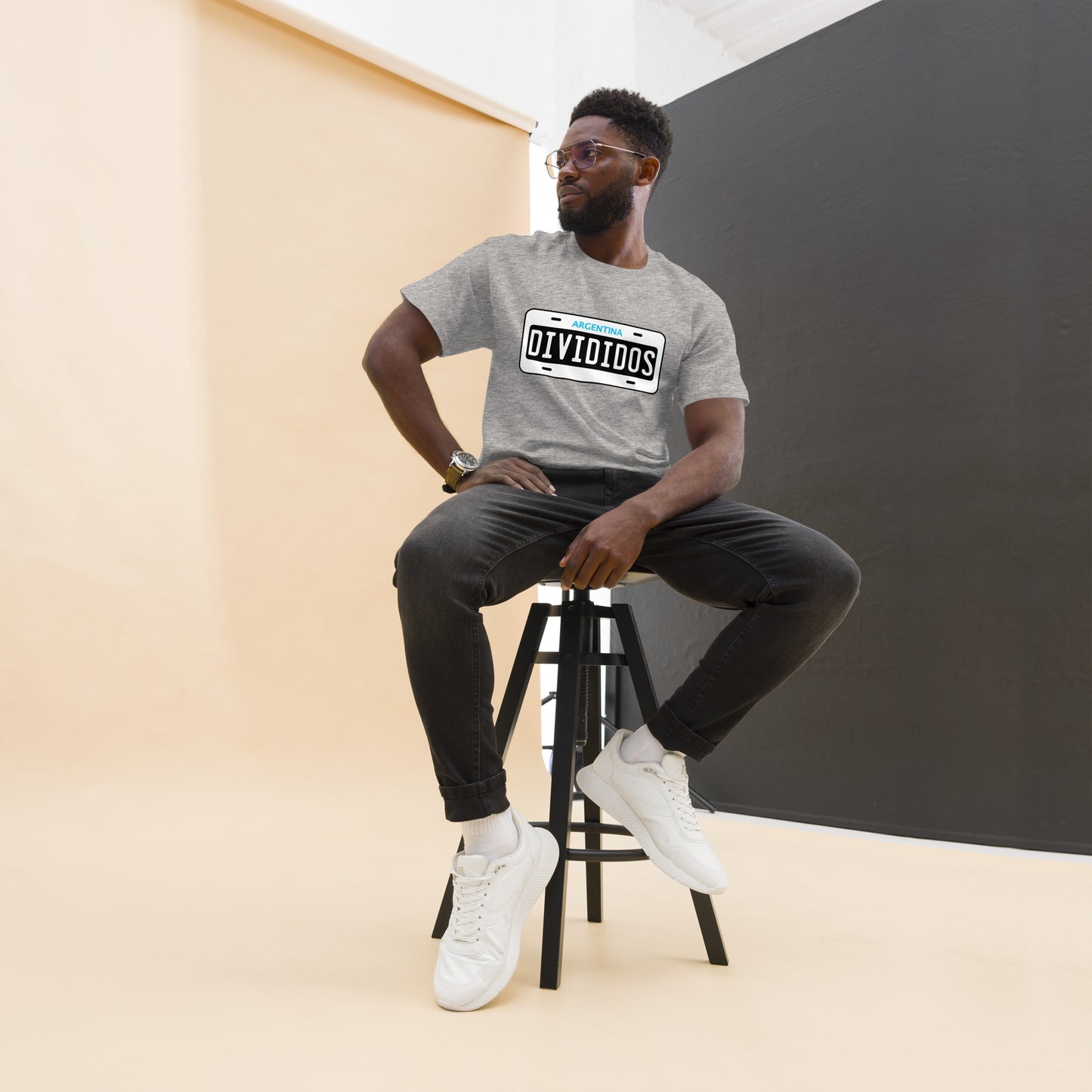 Divididos. Camiseta de Algodón 100% peinado. Corte Unisex. Opción 2. CAM3115.