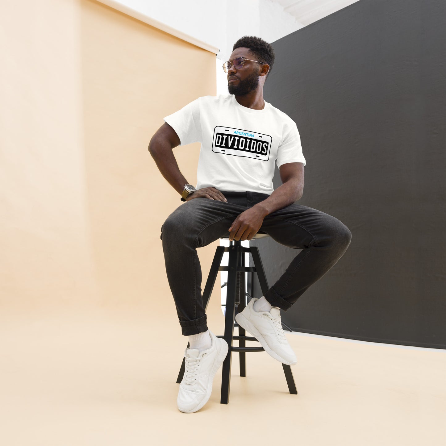 Divididos. Camiseta de Algodón 100% peinado. Corte Unisex. Opción 2. CAM3115.